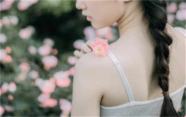 伽师香港胎儿多大能鉴定性别(香港抽血验男女预约)